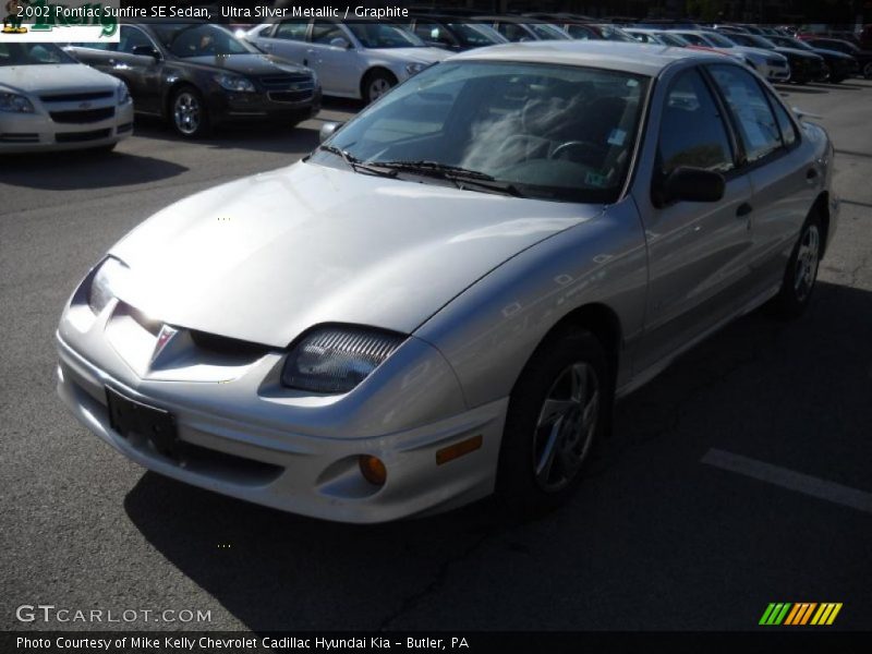 Ultra Silver Metallic / Graphite 2002 Pontiac Sunfire SE Sedan