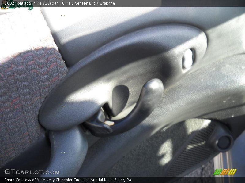 Ultra Silver Metallic / Graphite 2002 Pontiac Sunfire SE Sedan