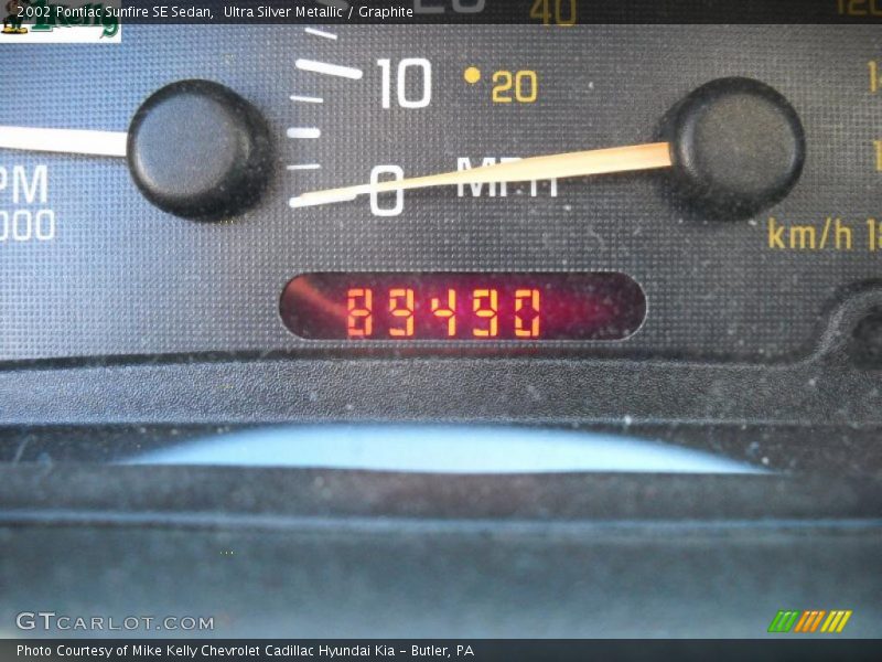 Ultra Silver Metallic / Graphite 2002 Pontiac Sunfire SE Sedan