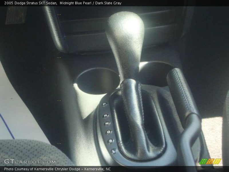 Midnight Blue Pearl / Dark Slate Gray 2005 Dodge Stratus SXT Sedan