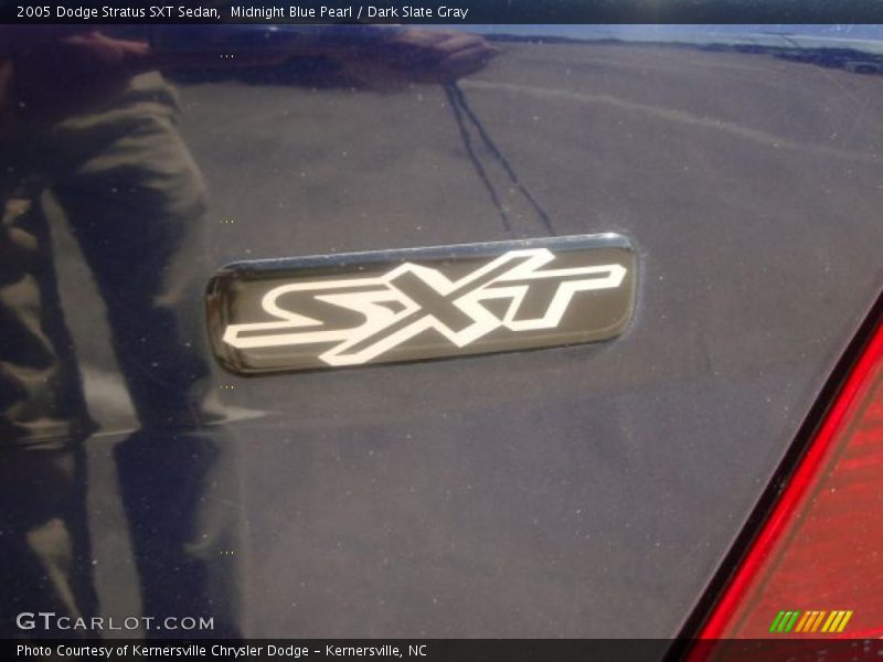 Midnight Blue Pearl / Dark Slate Gray 2005 Dodge Stratus SXT Sedan