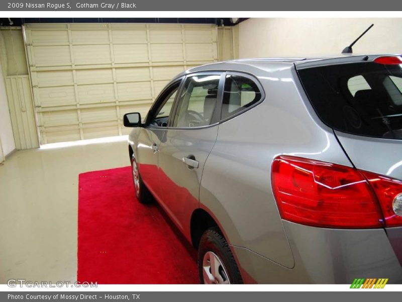 Gotham Gray / Black 2009 Nissan Rogue S
