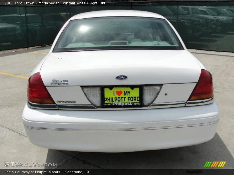 Vibrant White / Light Flint 2003 Ford Crown Victoria Sedan
