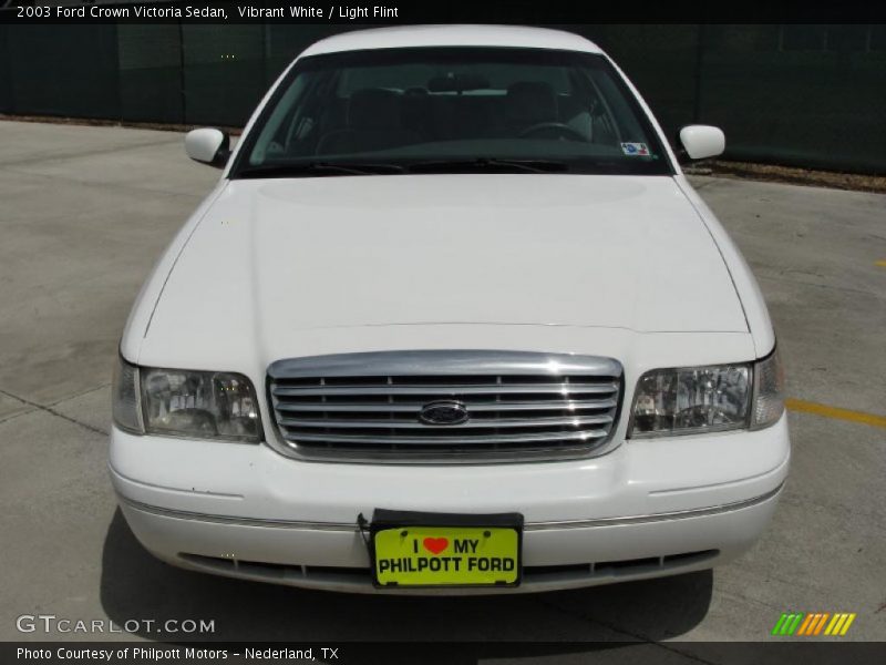 Vibrant White / Light Flint 2003 Ford Crown Victoria Sedan