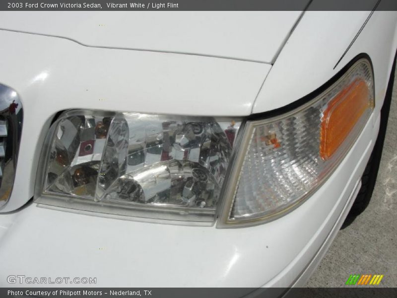 Vibrant White / Light Flint 2003 Ford Crown Victoria Sedan
