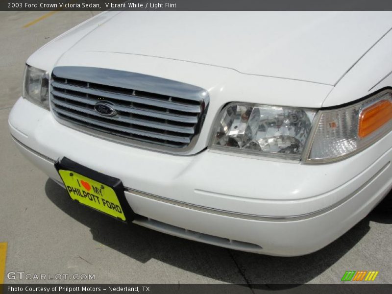 Vibrant White / Light Flint 2003 Ford Crown Victoria Sedan