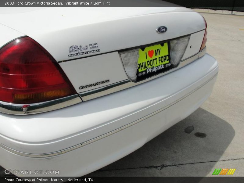 Vibrant White / Light Flint 2003 Ford Crown Victoria Sedan