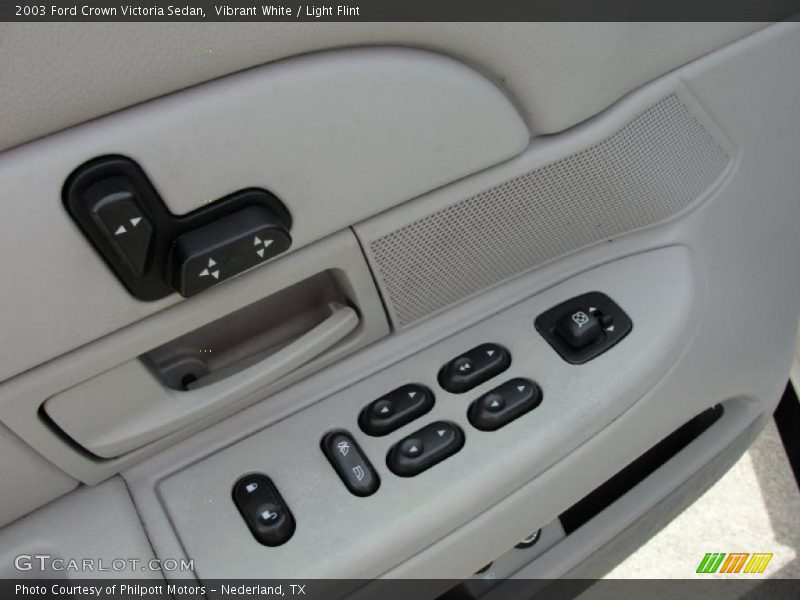 Vibrant White / Light Flint 2003 Ford Crown Victoria Sedan