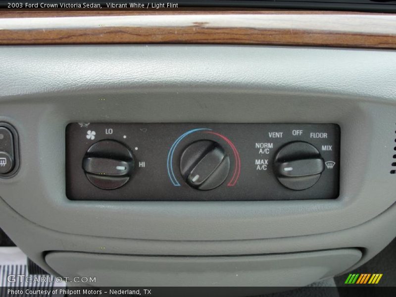 Vibrant White / Light Flint 2003 Ford Crown Victoria Sedan