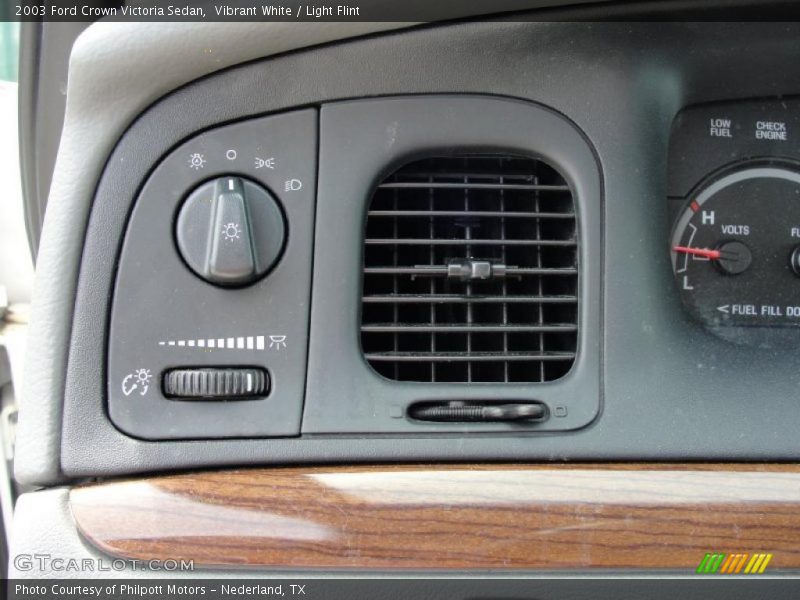 Vibrant White / Light Flint 2003 Ford Crown Victoria Sedan