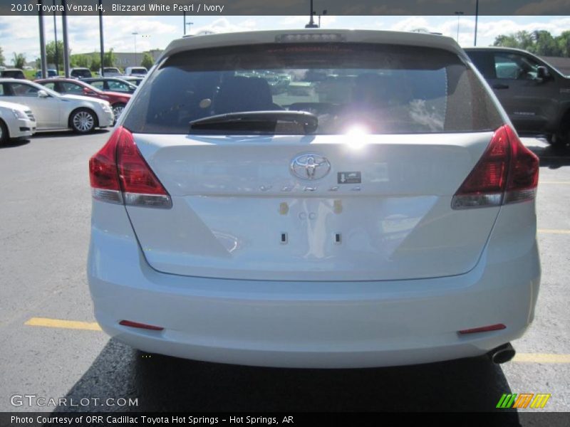 Blizzard White Pearl / Ivory 2010 Toyota Venza I4