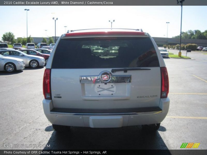 White Diamond / Cashmere/Cocoa 2010 Cadillac Escalade Luxury AWD