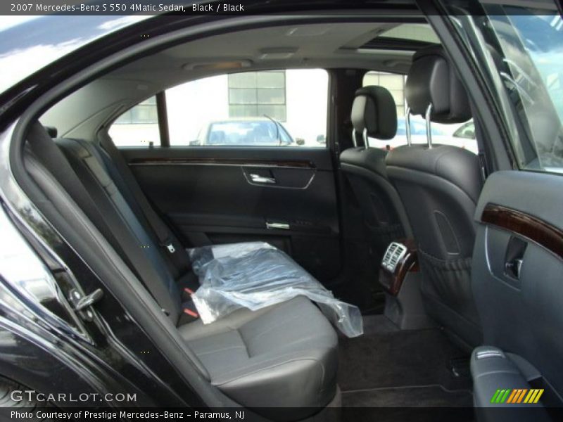 Black / Black 2007 Mercedes-Benz S 550 4Matic Sedan