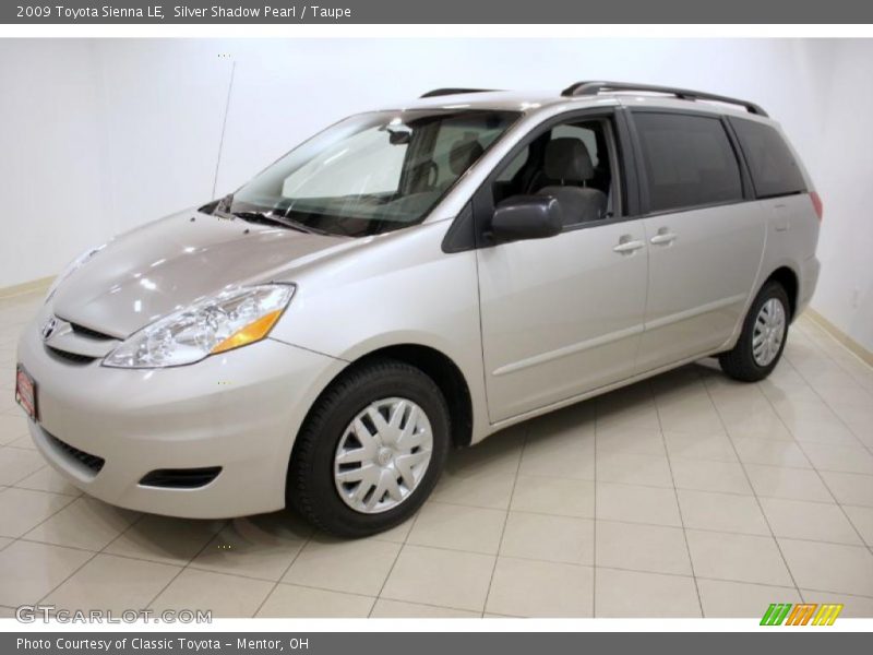 Silver Shadow Pearl / Taupe 2009 Toyota Sienna LE