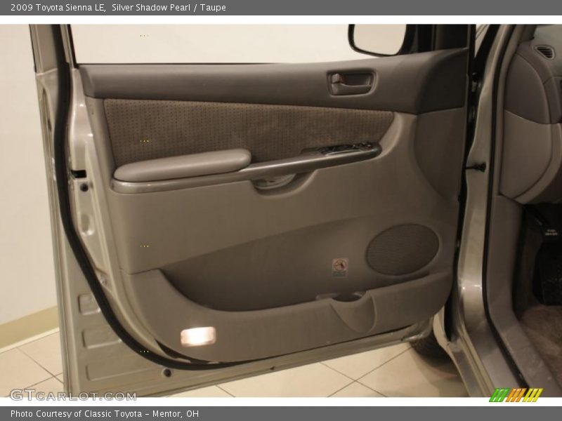 Silver Shadow Pearl / Taupe 2009 Toyota Sienna LE