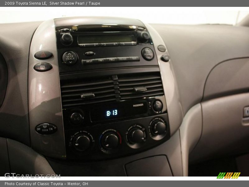 Silver Shadow Pearl / Taupe 2009 Toyota Sienna LE