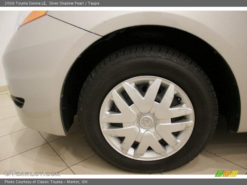 Silver Shadow Pearl / Taupe 2009 Toyota Sienna LE