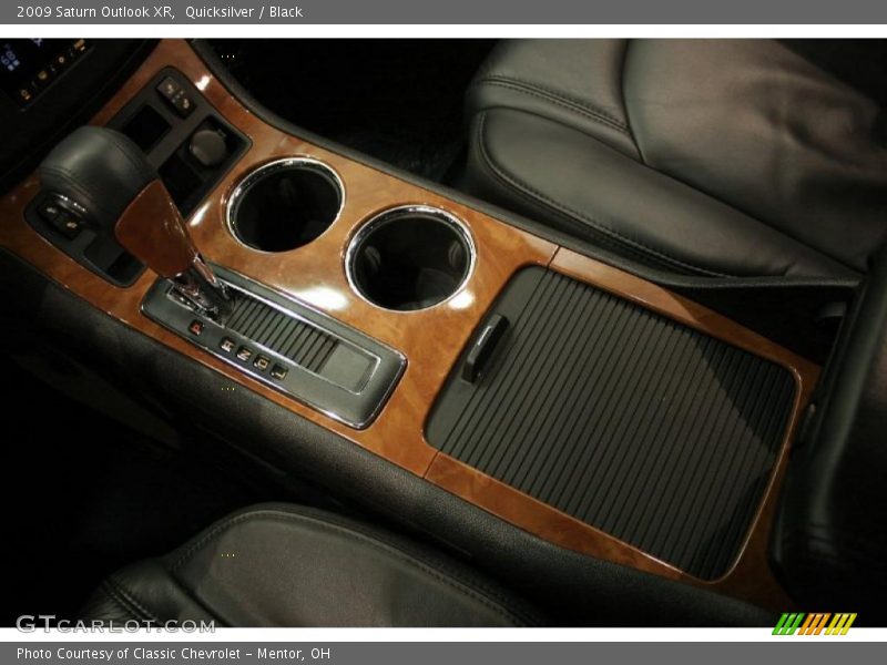 Quicksilver / Black 2009 Saturn Outlook XR