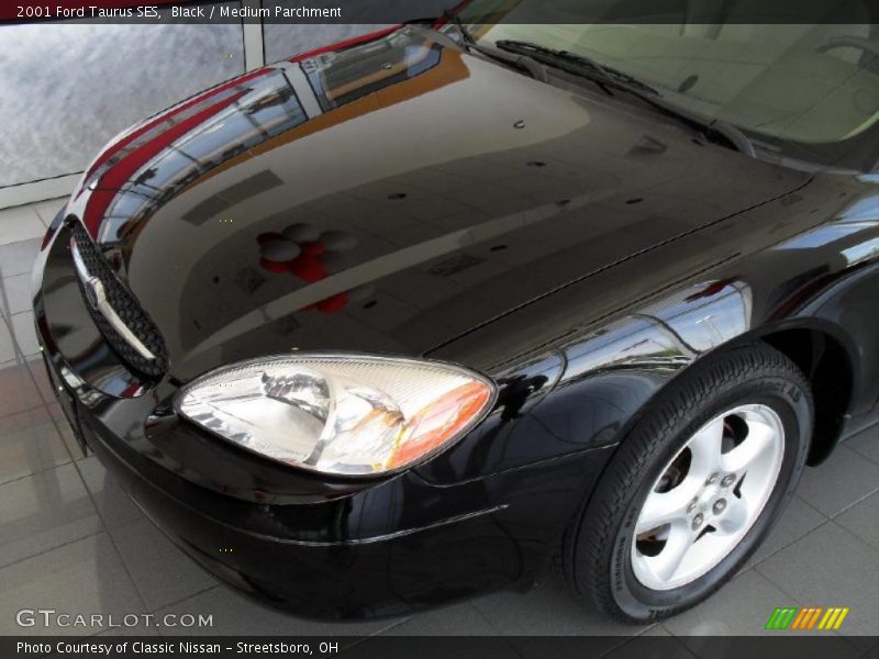 Black / Medium Parchment 2001 Ford Taurus SES