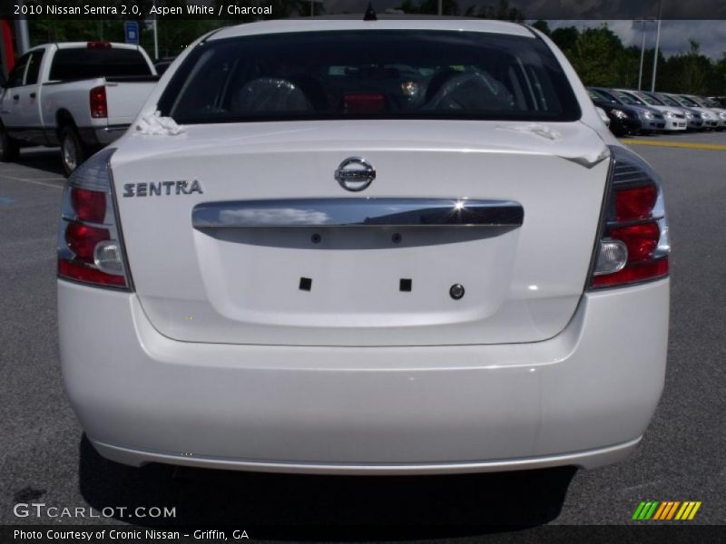 Aspen White / Charcoal 2010 Nissan Sentra 2.0