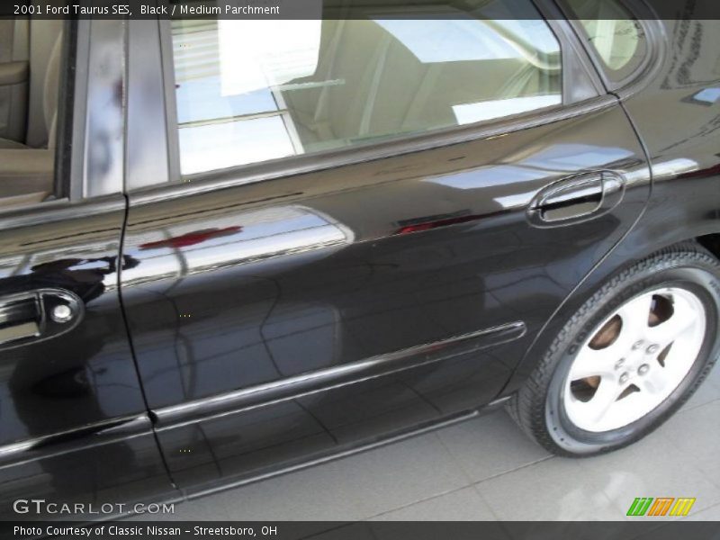 Black / Medium Parchment 2001 Ford Taurus SES