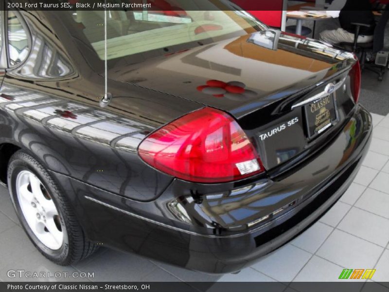 Black / Medium Parchment 2001 Ford Taurus SES