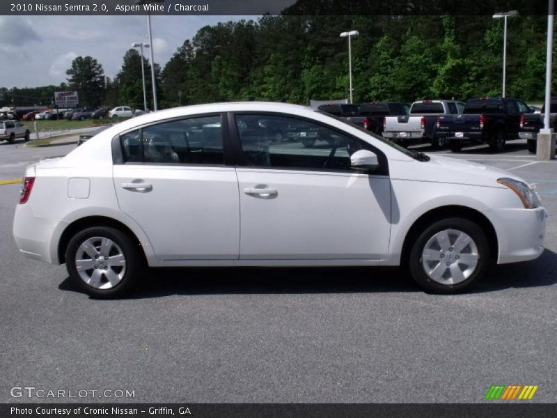 Aspen White / Charcoal 2010 Nissan Sentra 2.0