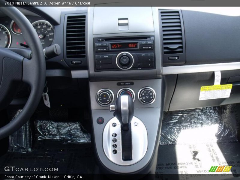 Aspen White / Charcoal 2010 Nissan Sentra 2.0