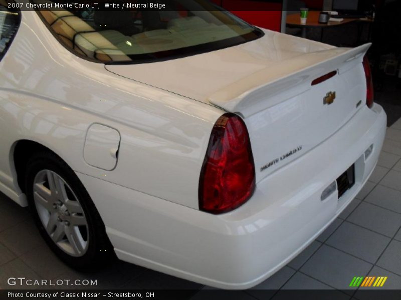White / Neutral Beige 2007 Chevrolet Monte Carlo LT