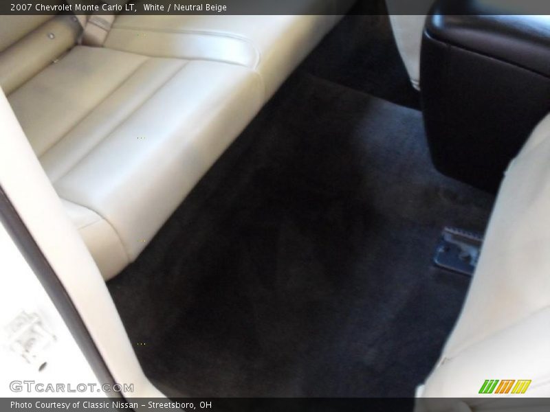 White / Neutral Beige 2007 Chevrolet Monte Carlo LT