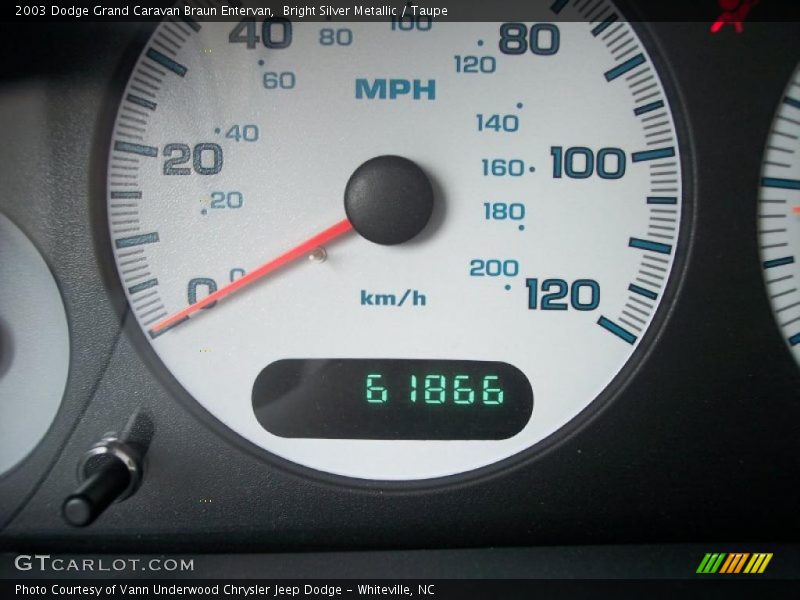 Bright Silver Metallic / Taupe 2003 Dodge Grand Caravan Braun Entervan