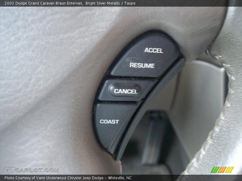 Bright Silver Metallic / Taupe 2003 Dodge Grand Caravan Braun Entervan
