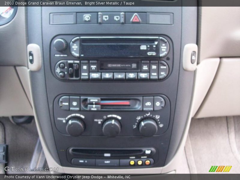 Bright Silver Metallic / Taupe 2003 Dodge Grand Caravan Braun Entervan