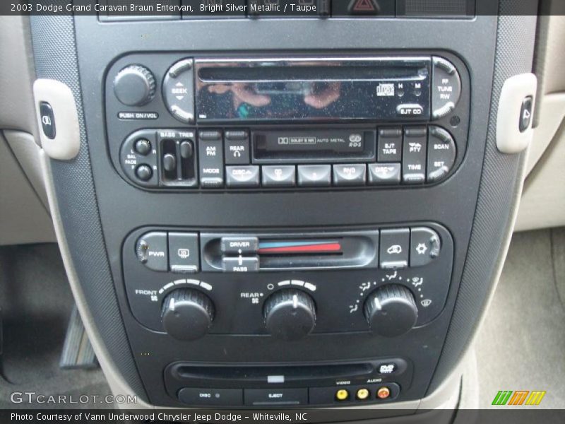 Bright Silver Metallic / Taupe 2003 Dodge Grand Caravan Braun Entervan