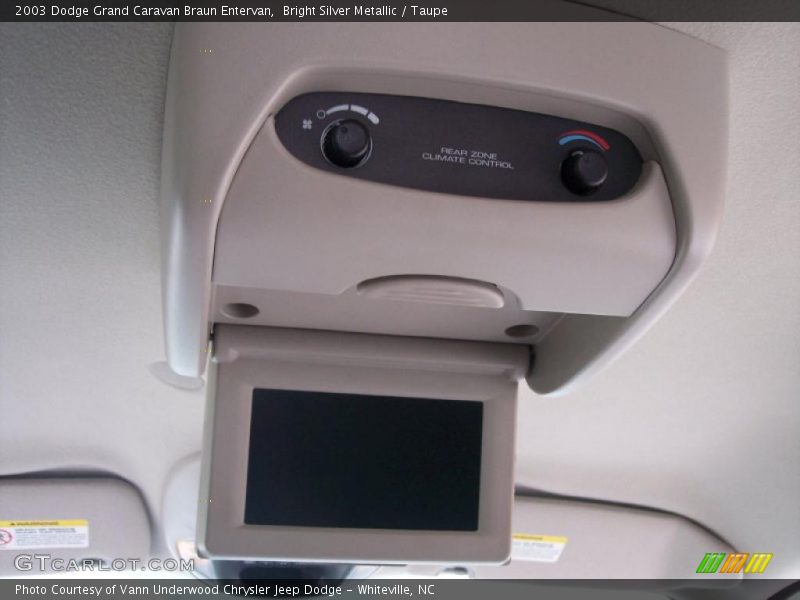 Bright Silver Metallic / Taupe 2003 Dodge Grand Caravan Braun Entervan