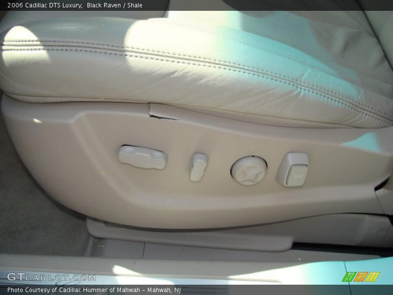 Black Raven / Shale 2006 Cadillac DTS Luxury