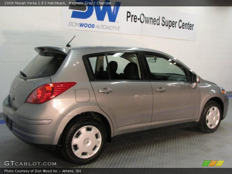 Magnetic Gray / Charcoal 2009 Nissan Versa 1.8 S Hatchback