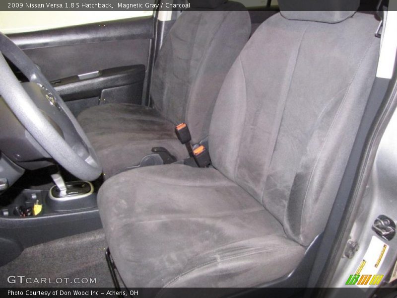 Magnetic Gray / Charcoal 2009 Nissan Versa 1.8 S Hatchback
