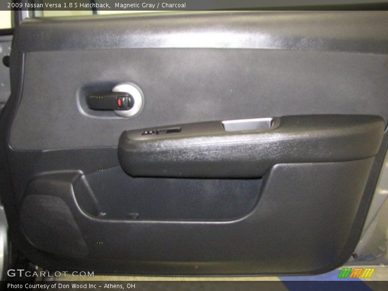 Magnetic Gray / Charcoal 2009 Nissan Versa 1.8 S Hatchback