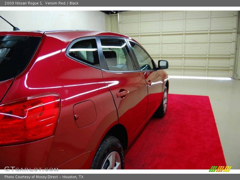 Venom Red / Black 2009 Nissan Rogue S