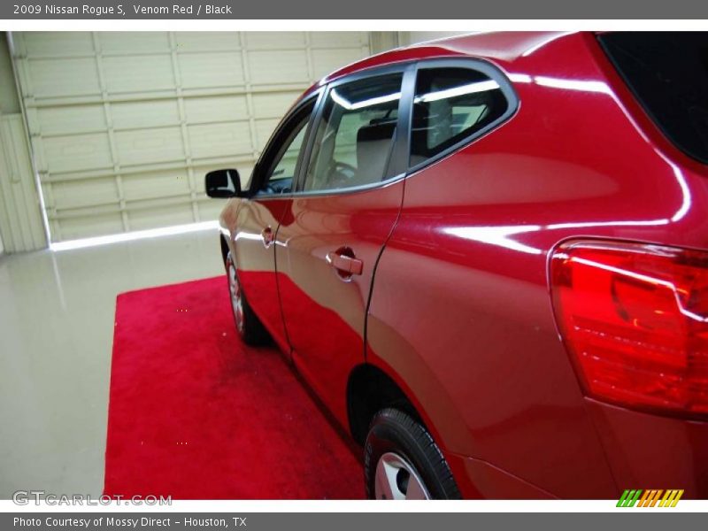 Venom Red / Black 2009 Nissan Rogue S