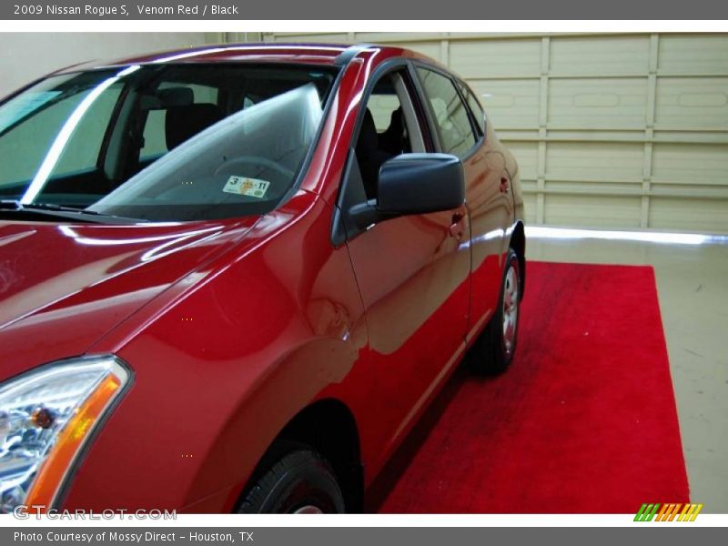 Venom Red / Black 2009 Nissan Rogue S