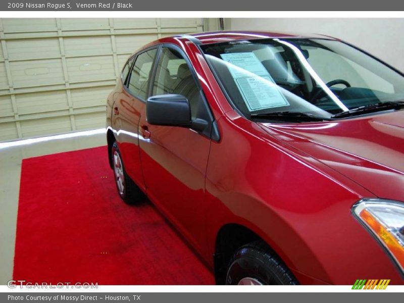 Venom Red / Black 2009 Nissan Rogue S