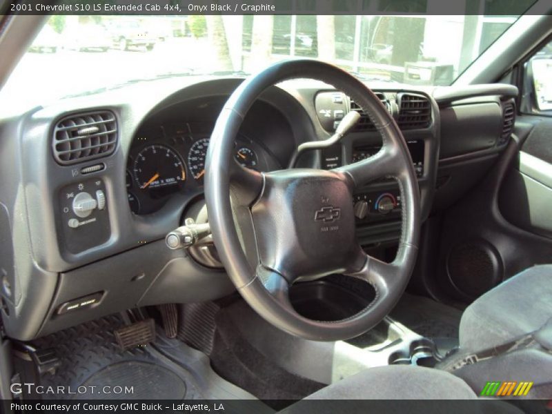 Onyx Black / Graphite 2001 Chevrolet S10 LS Extended Cab 4x4