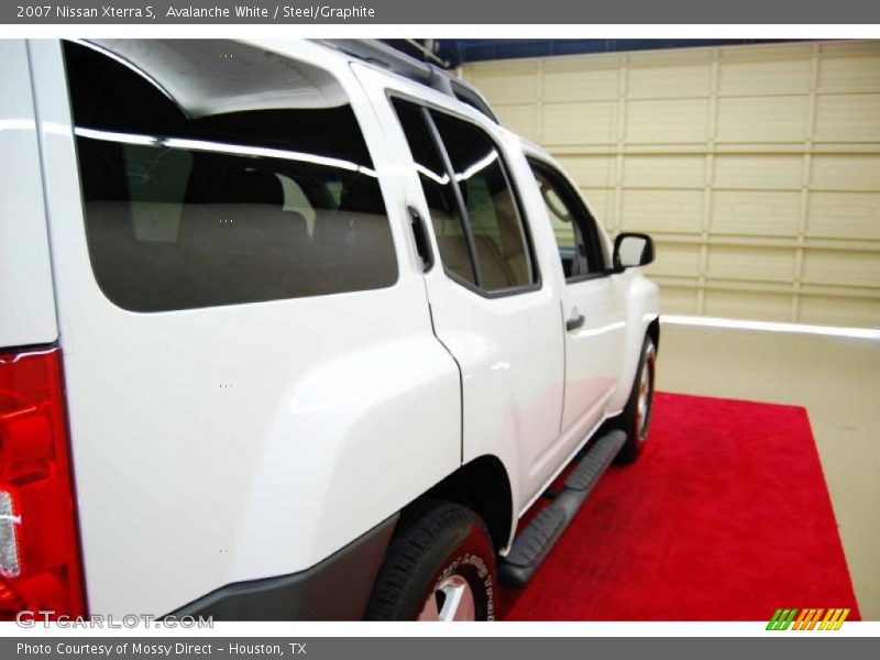 Avalanche White / Steel/Graphite 2007 Nissan Xterra S