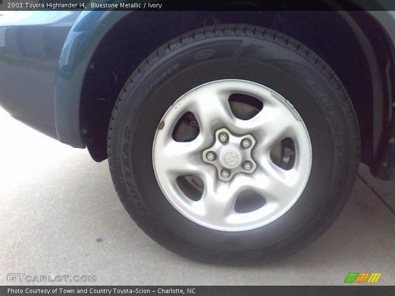 Bluestone Metallic / Ivory 2003 Toyota Highlander I4