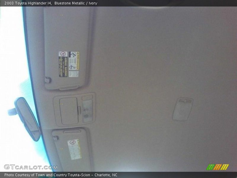 Bluestone Metallic / Ivory 2003 Toyota Highlander I4
