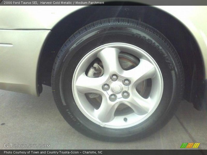 Harvest Gold Metallic / Medium Parchment 2000 Ford Taurus SES