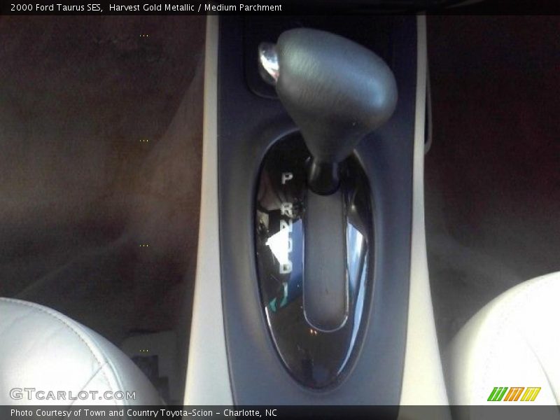 Harvest Gold Metallic / Medium Parchment 2000 Ford Taurus SES