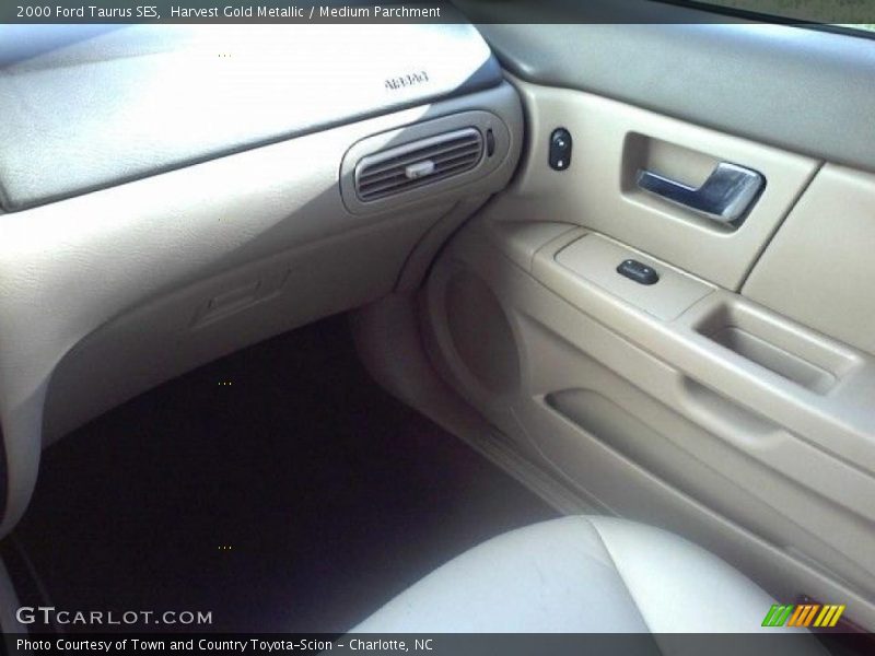 Harvest Gold Metallic / Medium Parchment 2000 Ford Taurus SES